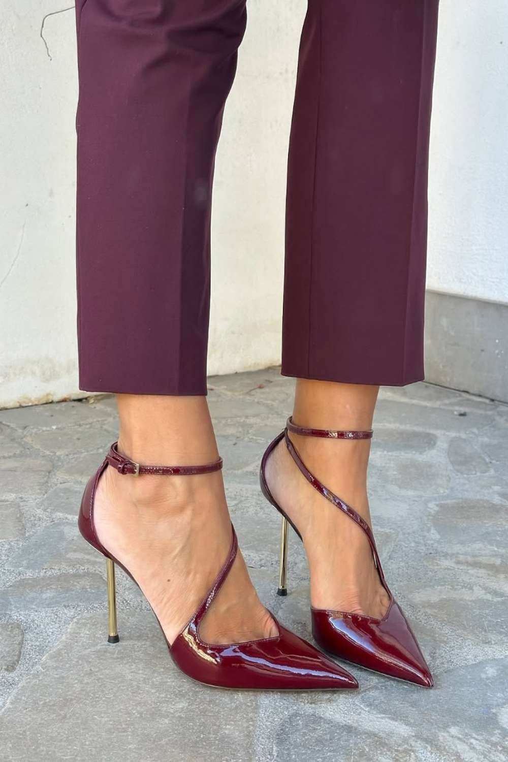 Tacones de aguja charol Negro con tira al tobillo