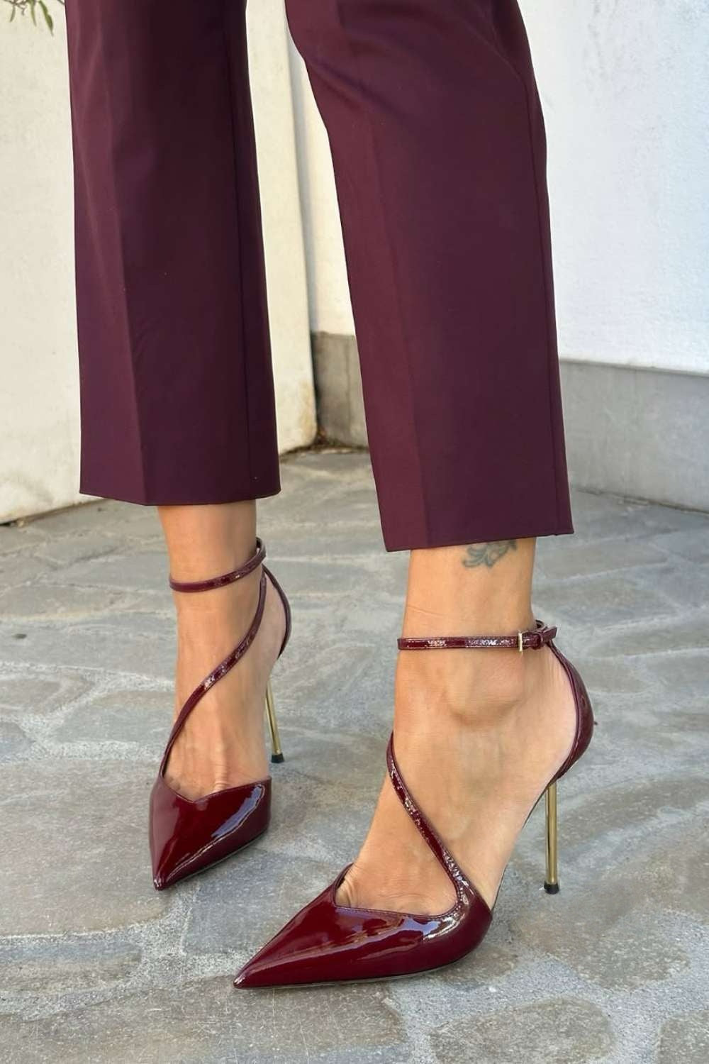 Tacones de aguja charol Negro con tira al tobillo