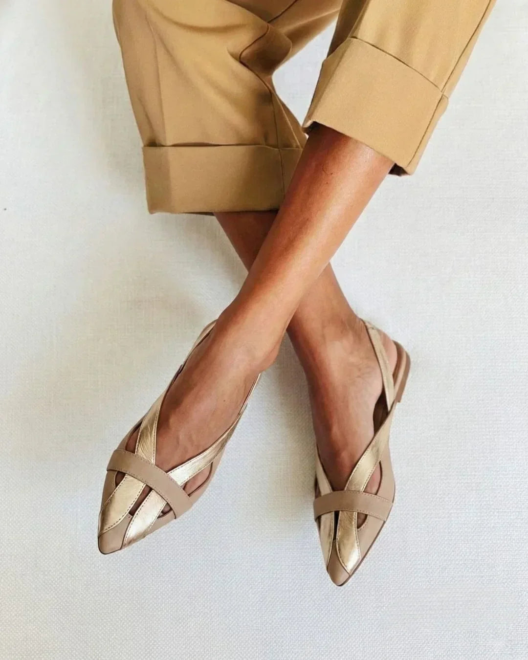 Bailarinas slingback color block chic oro en punta