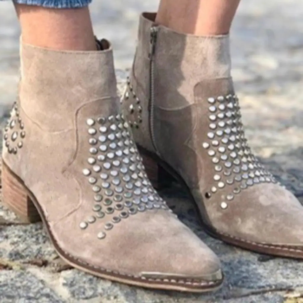 Botas de ante chunky en punta con tachuelas