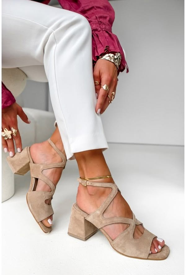 Tacones de bloque de ante Beige en punta cuadrada con tira al tobillo
