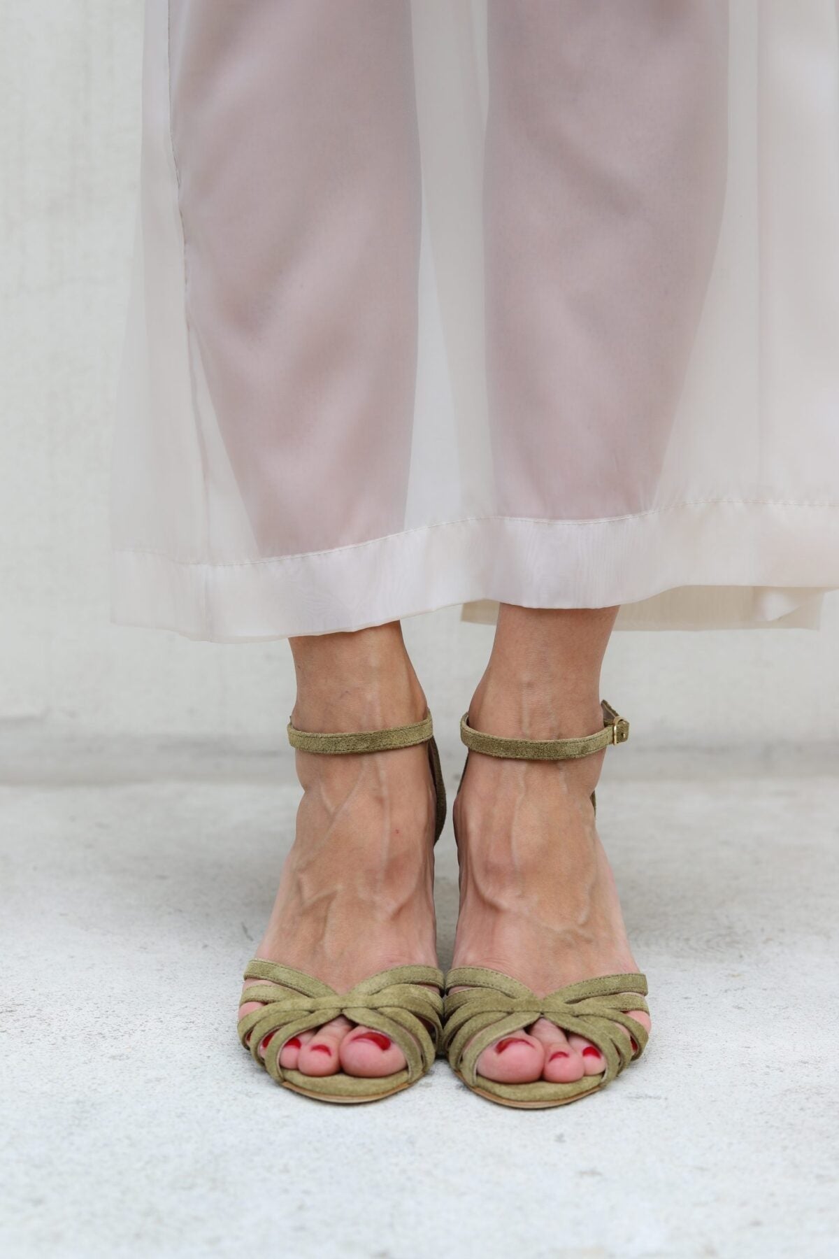 Sandalias de ante Rojo en punta abierta con tiras cruzadas