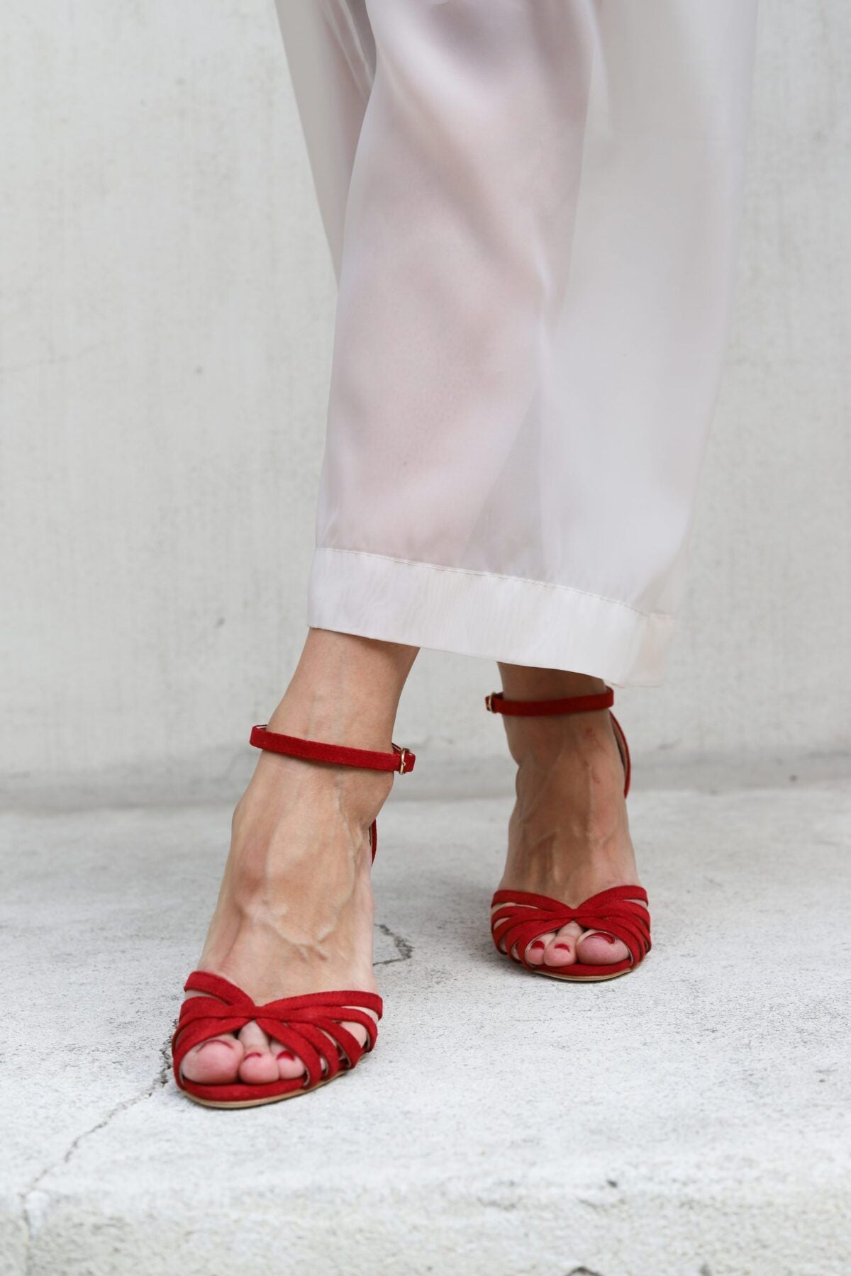 Sandalias de ante Rojo en punta abierta con tiras cruzadas