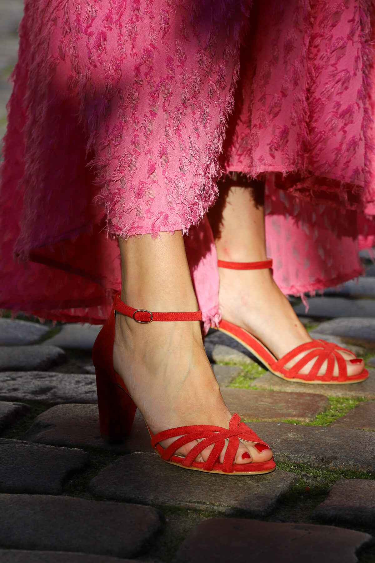 Sandalias de ante Rojo en punta abierta con tiras cruzadas