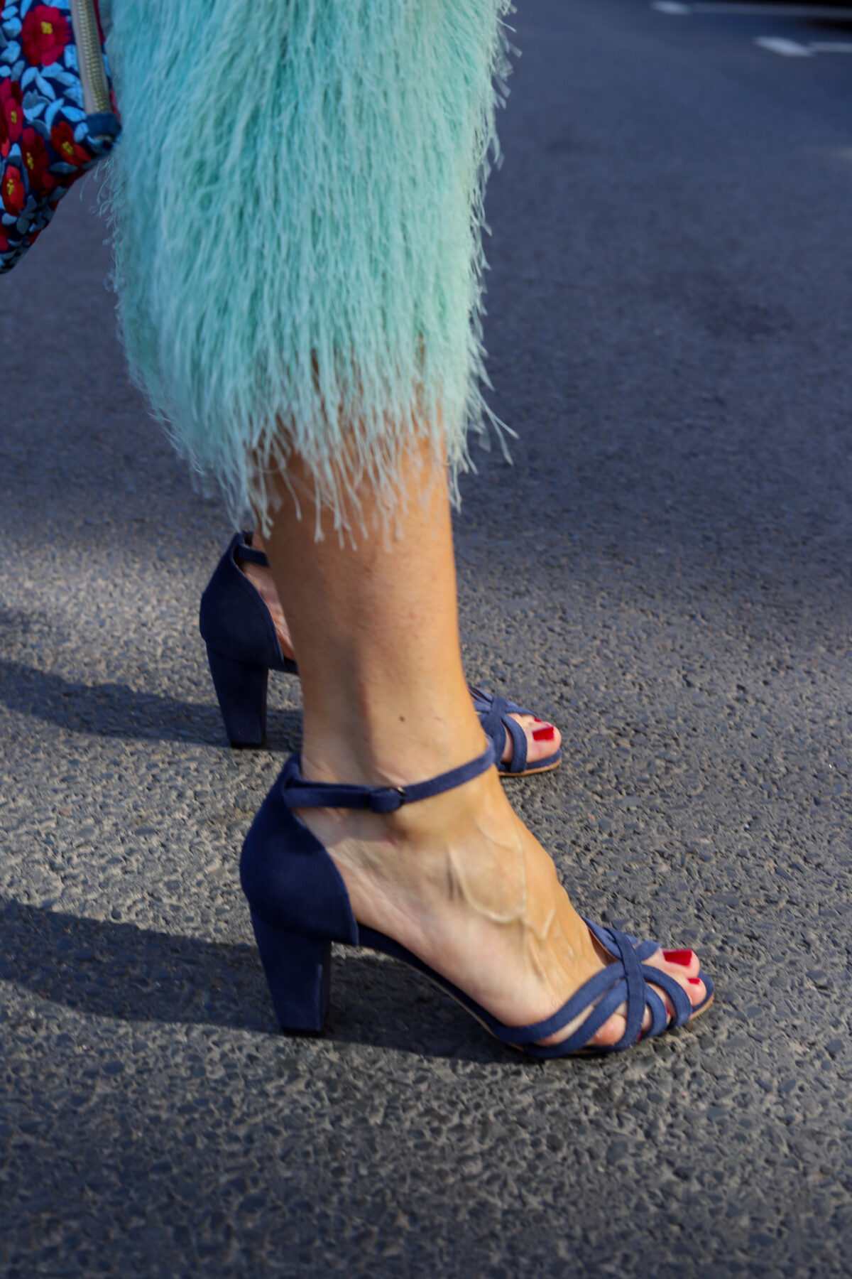 Sandalias de ante Rojo en punta abierta con tiras cruzadas