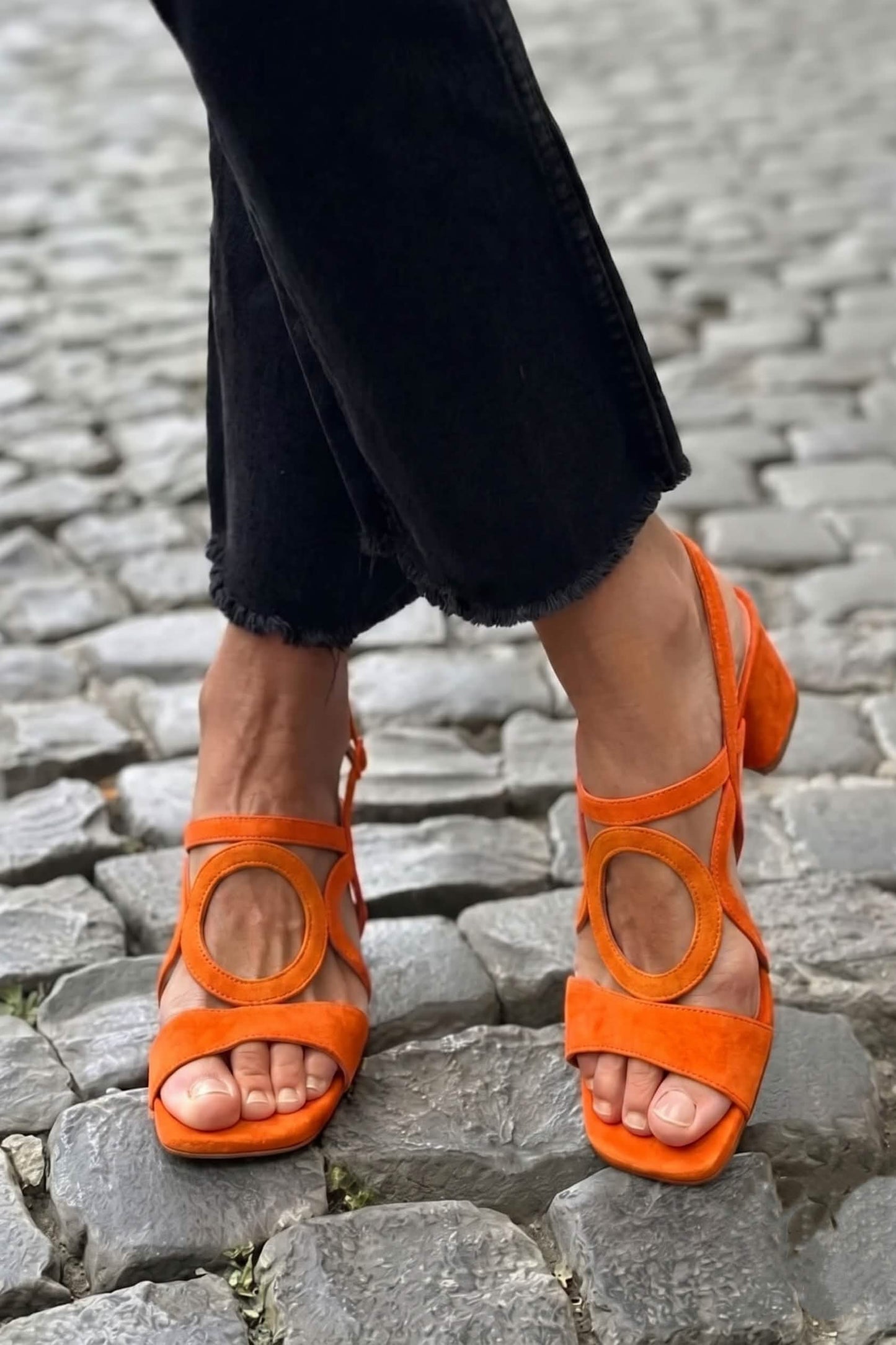 Sandalias de tacón slingback cut-out amarillo de punta cuadrada