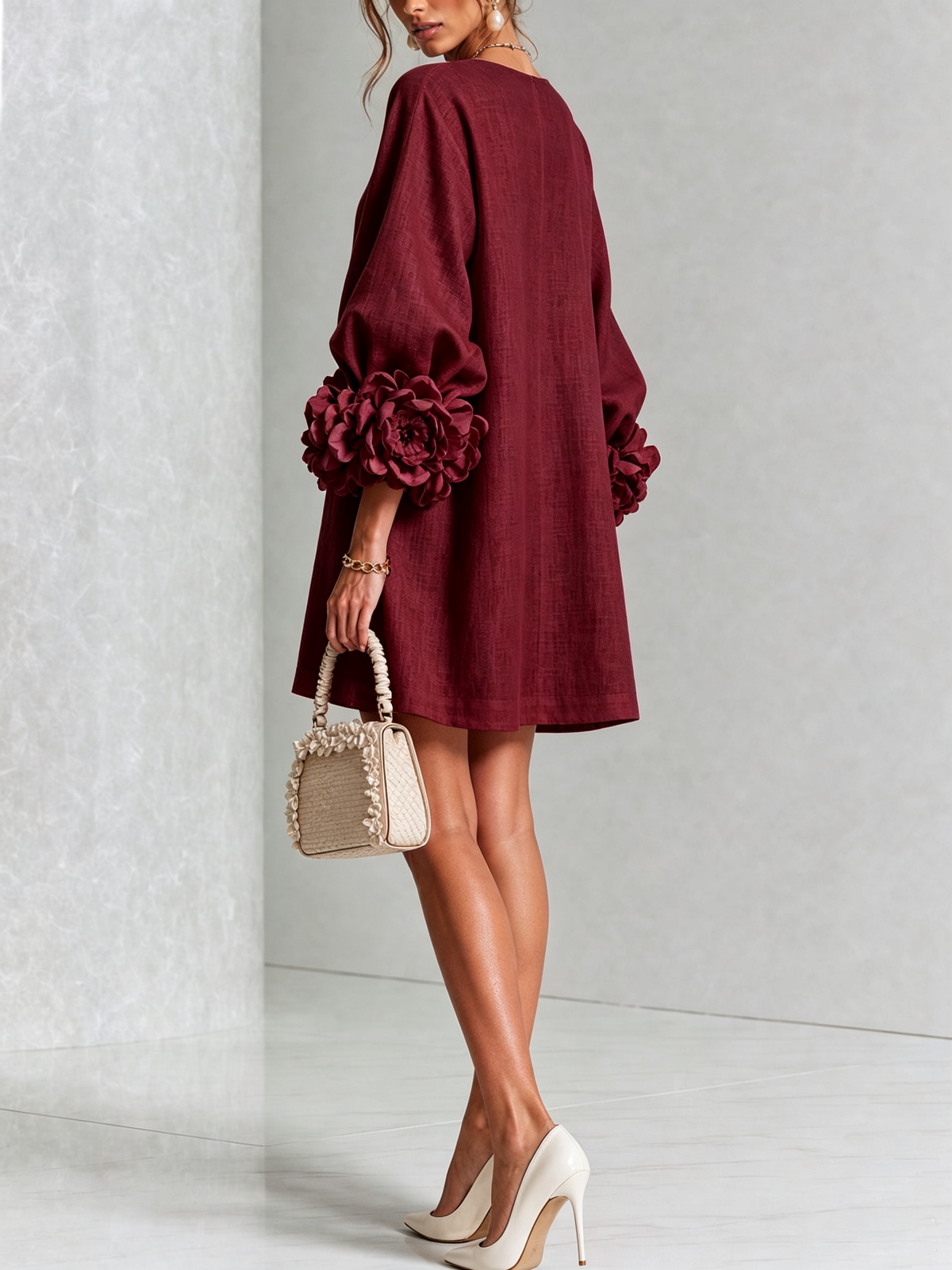 Ilaria | Vestido Mini de Lino Mezclado con Puños de Rosa, Burdeos