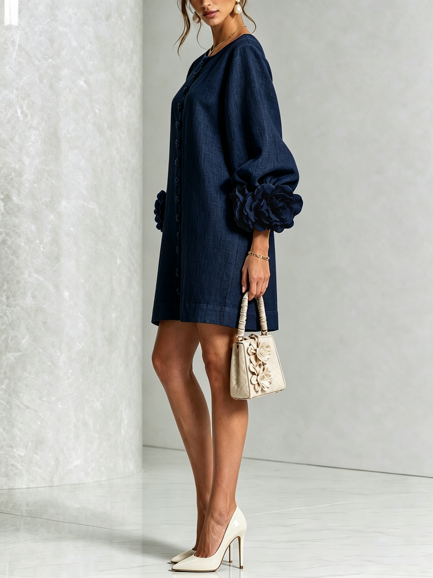 Marina | Vestido Mini de Lino Mezclado con Puños de Rosa, Azul Marino