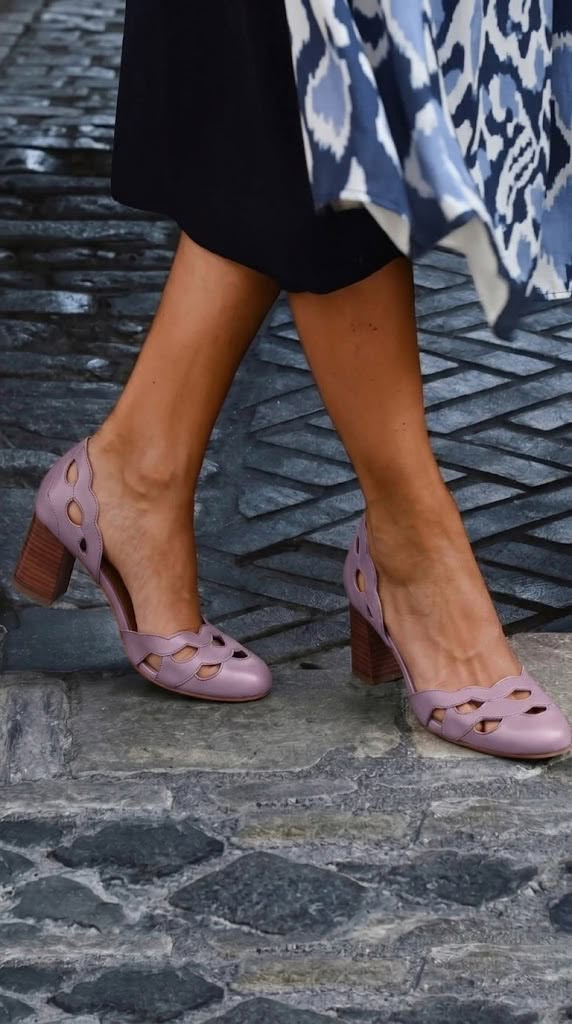 Tacones de bloque cut-out festoneados chunky Cuero de piel