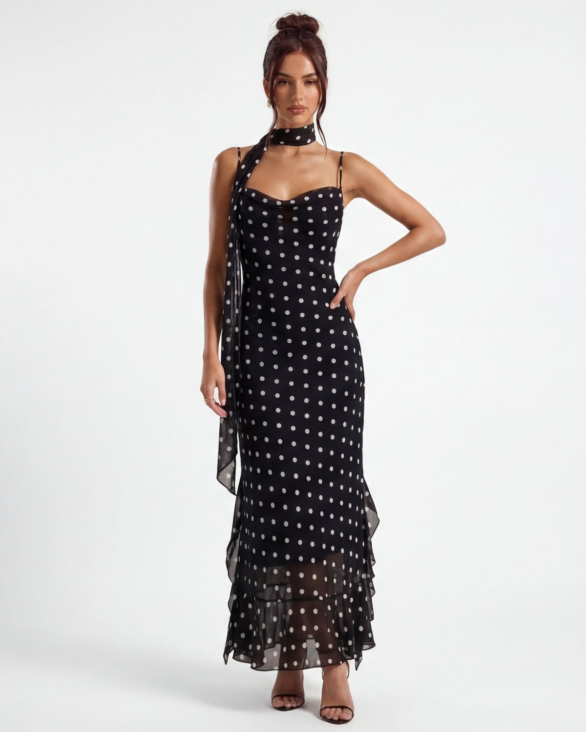 NOA | VESTIDO DE PUNTOS ELEGANTE CON CINTA EN EL CUELLO