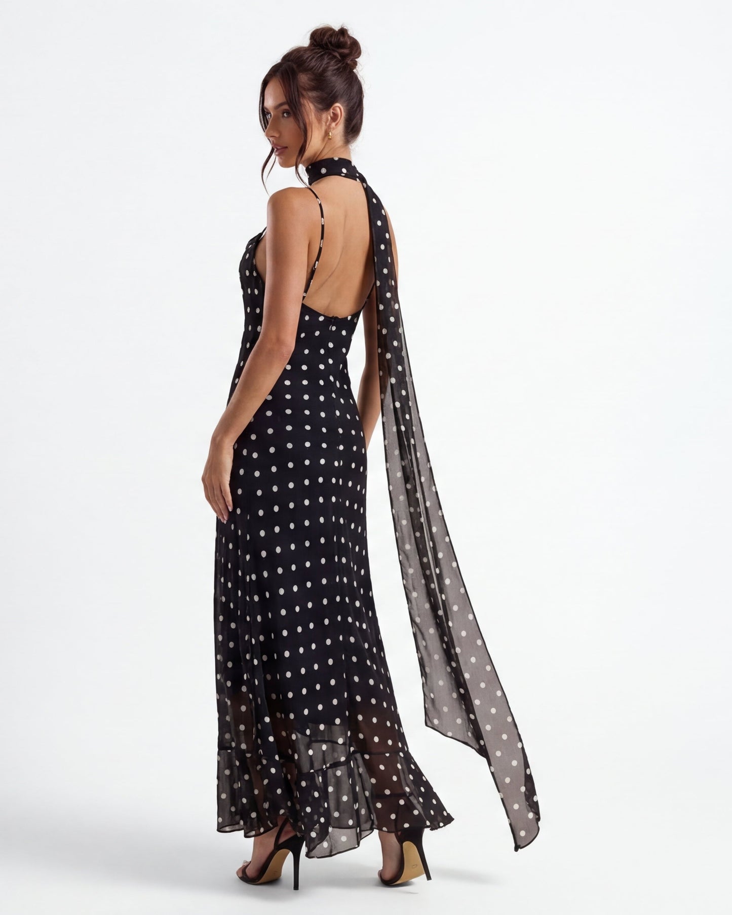 NOA | VESTIDO DE PUNTOS ELEGANTE CON CINTA EN EL CUELLO