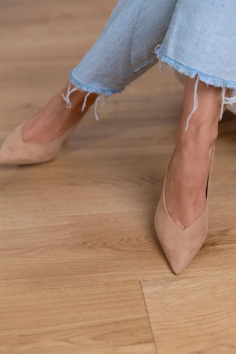 Tacones kitten Beige en punta de color liso